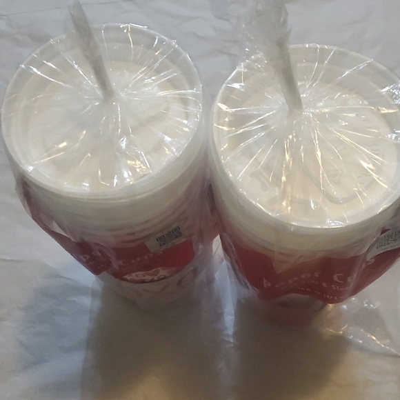 Red and White 16 oz. Paper Cups with Lids-Set of 10 - Picture 6 of 6